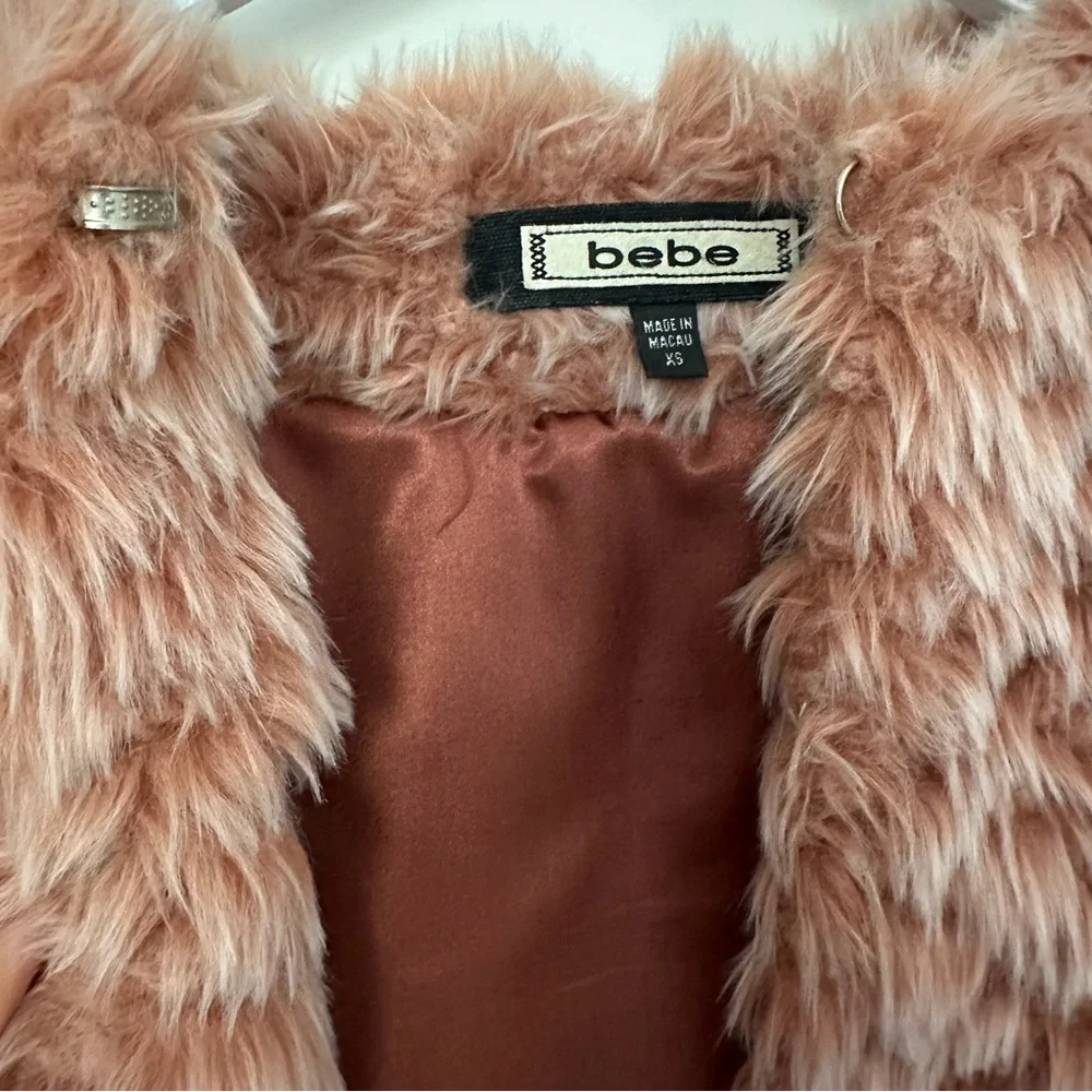 Bebe Pink Faux Fur Cropped Jacket with Plush Texture - Picture 4 of 6